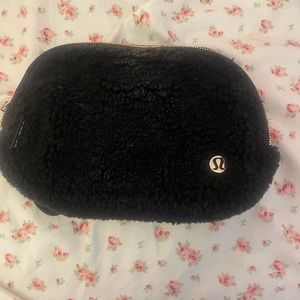 COPY - Everywhere Belt Bag 1L
Fleece